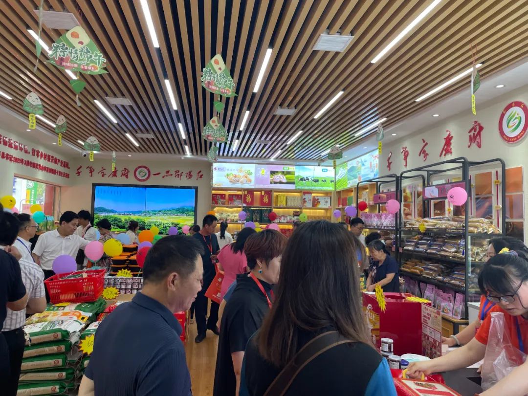 大喜日子！6月6日邵陽(yáng)紅出貨倉(cāng)百春園店盛大開(kāi)業(yè) 我市邵陽(yáng)紅品牌發(fā)展的腳步又前進(jìn)了一大步