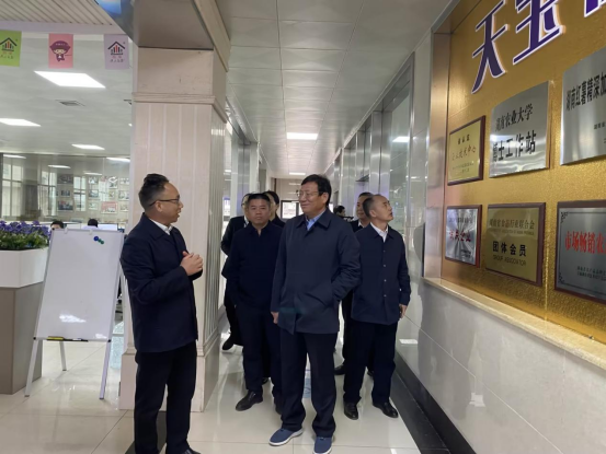 華學(xué)健市長(zhǎng)蒞臨天香生物考察調(diào)研