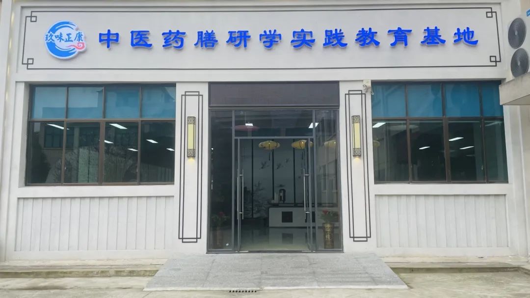 種下梧桐樹，引得鳳凰來