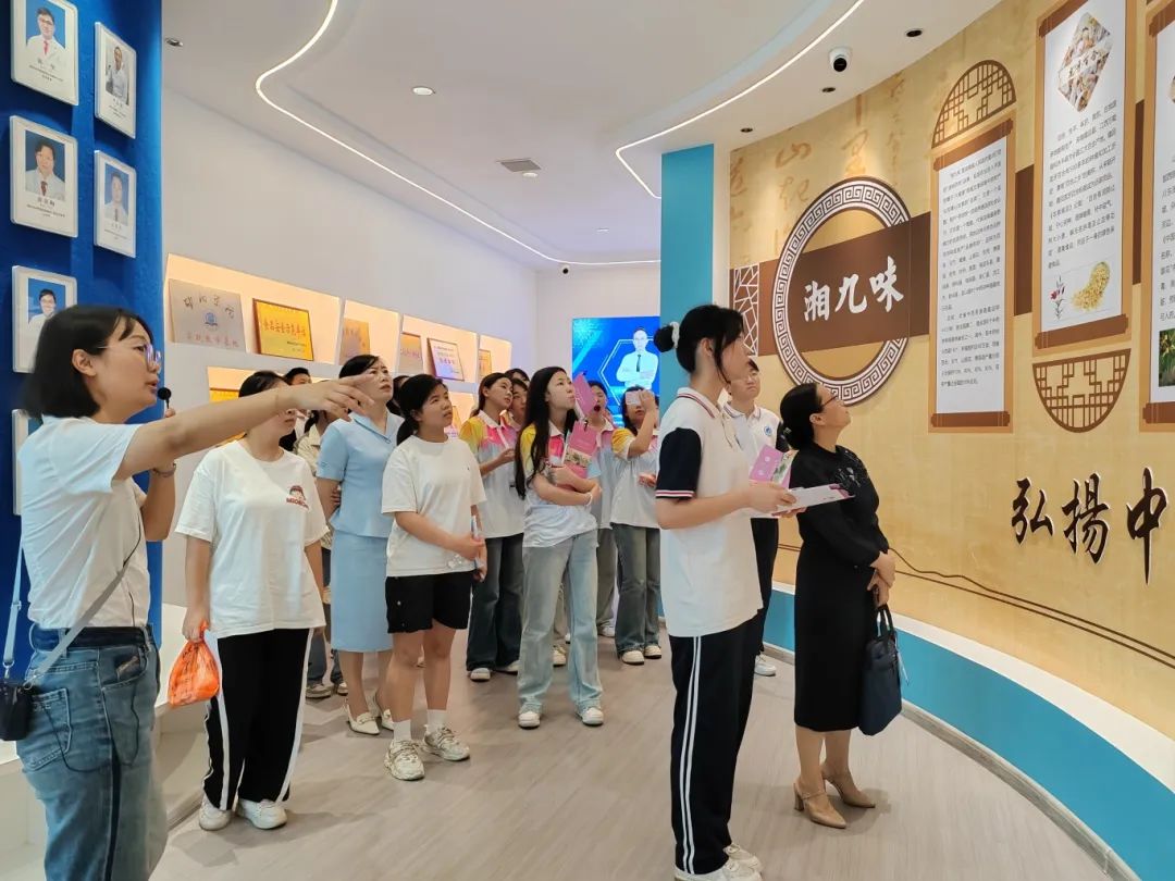 湖南九味中醫(yī)藥研學(xué)實踐教育基地迎來了一場別開生面的研學(xué)實踐活動