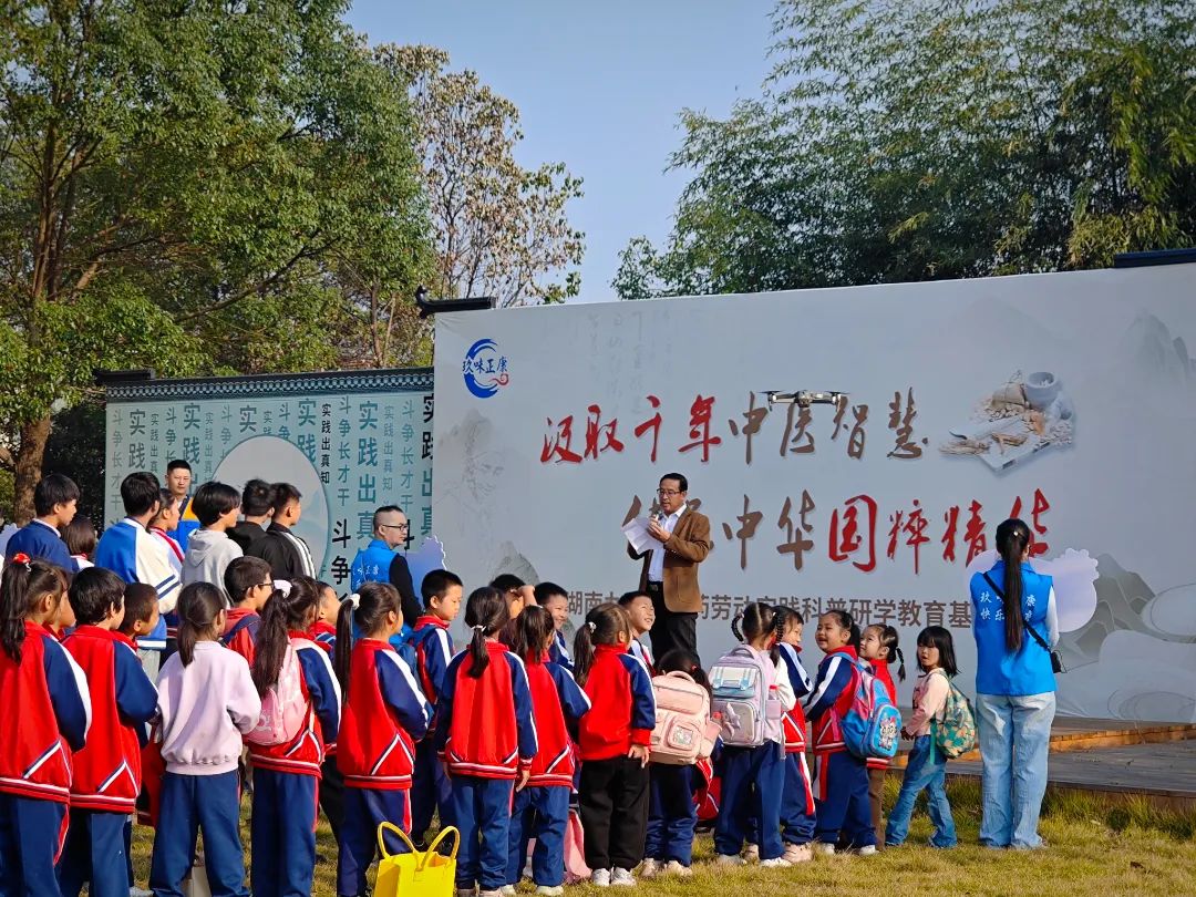 雙清區“愛心護航，助夢成長”
