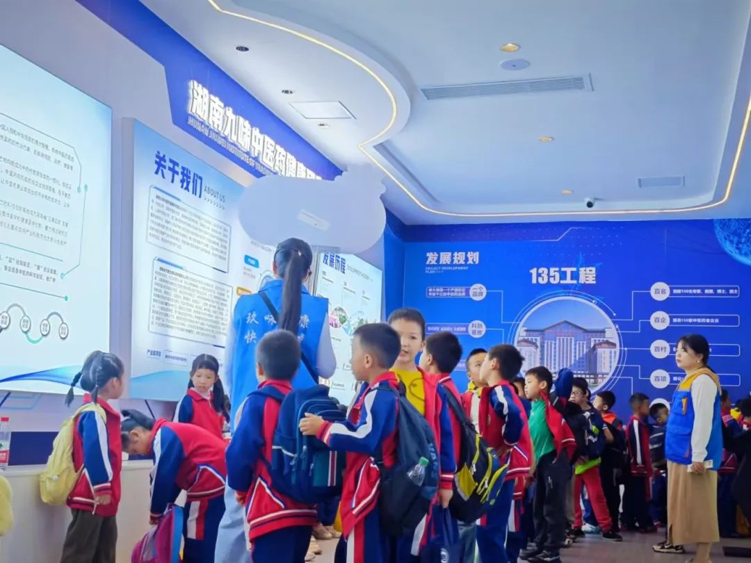 雙清區“愛心護航，助夢成長”