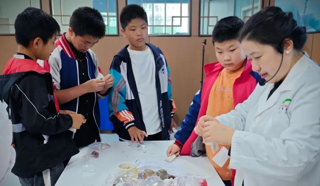雙清區“愛心護航，助夢成長”
